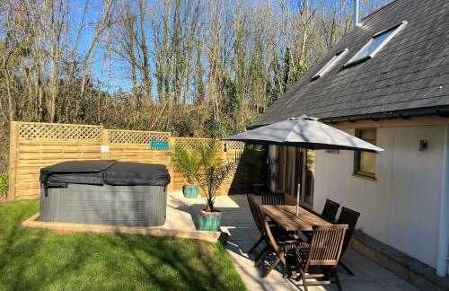 Stunning cottage with hot tub - Photo 5