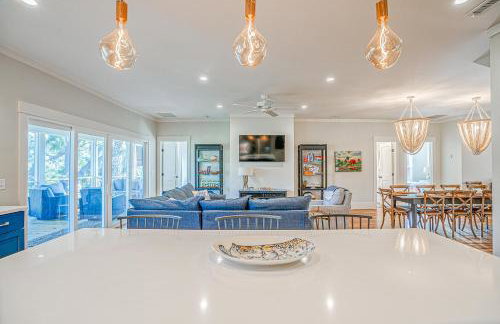 NEW LISTING Six Bedrooms - Private Dock - Steps to the Beach - Sleeps 14 - Foto 13