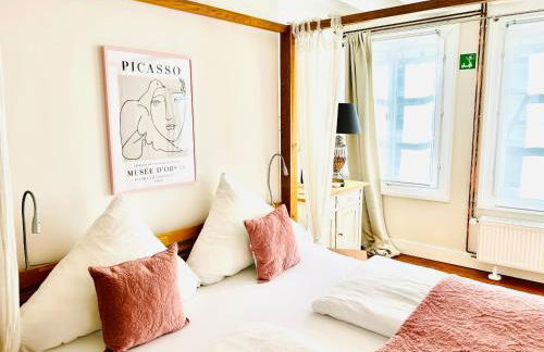 Mond Im Herzen von Monschau - Foto 7