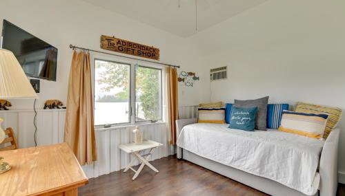 Lake George Waterfront Cabin with On-Site Marina! - Foto 2