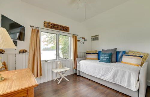 Lake George Waterfront Cabin with On-Site Marina! - Foto 2