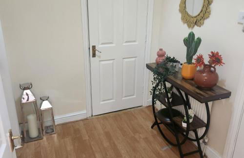 Tettenhall Road Retreat - Modern Apartment - Photo 6