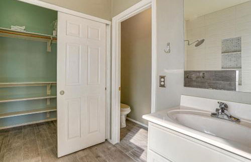 5 Mi to Surprise Stadium Chic Home with Pool - Foto 12