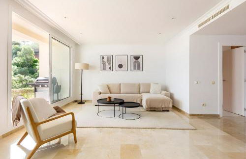 Luxury & Sunny Apartment with Breathtaking View in Marbella East - Foto 2