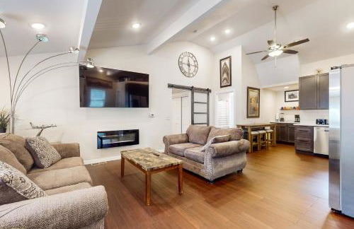 Steps to Dtwn and St Croix River! Stucco House - Foto 5