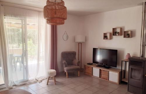 Maison ensoleillée de plain-pied ouvert sur un jardin clôturé - Foto 11