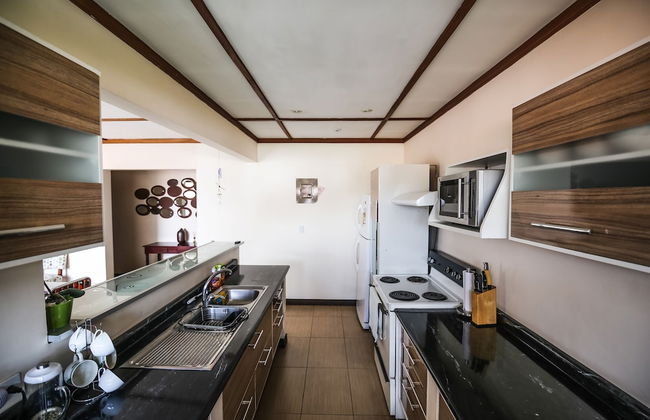 Large And Cosy Apartment With Private Garden - Photo 5