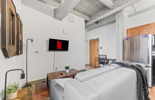 Downtown Loft l Cleveland l Parking l Cafe - Photo 1