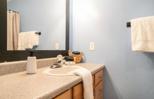 Tranquil 5-BR Lake House Near Duck Lake TC ➠7570 - Photo 6