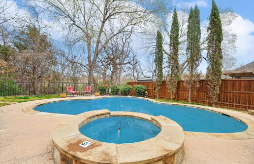 DFW Getaway - 4 Bedrooms Pool Oasis Media Room - Photo 41