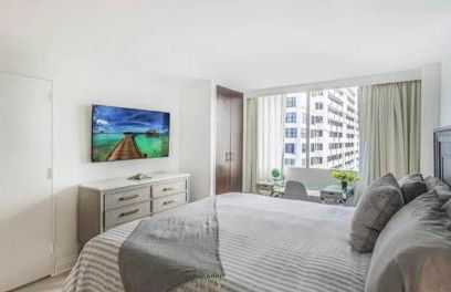 Modern Condo by the Beach, Water Taxi Stop, Prime Location! - Foto 18