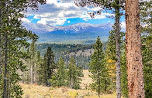 Secluded Log Cabin with Views & Hot Tub, Foosball, Wood Stove - Heavenly Homestead - Foto 3