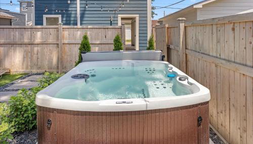 Farm House DT Indy with Pool Table - Photo 3