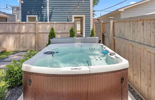 Farm House DT Indy with Pool Table - Photo 3