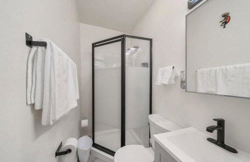 3BR 2BA Comfy Home with Jacuzzi - Foto 20