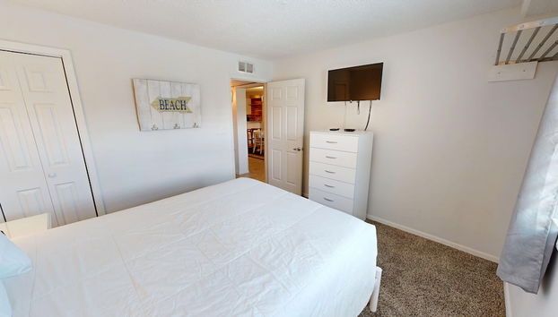 Steps to the Pool 1 Bedroom Sleeps 4 by RedAwning - Foto 5, Habitación