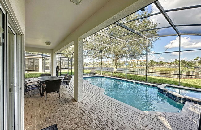 This Amazing 6 Bedroom Property With a Lake View - Foto 45