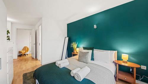 Modern 2 Bed Apartment in Greenwich, 24h Free Parking, Great for Business & Contractors, Sleeps 6 - Photo 2