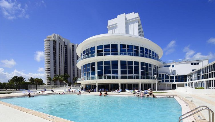 Foto 1 - New Point Miami Beach Apartments