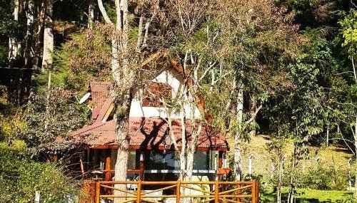 Foto 1 - Casa na Floresta em Campos do Jordao