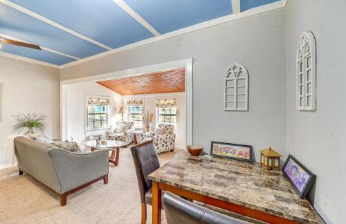 Historic Cabin with Yard 1 Mi to Lake Spavinaw! - Foto 7