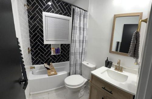 3-Minute JBLM Spacious & Cozy 4BR 2BTH Huge Yard - Foto 21