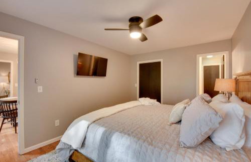 Lakefront Westminster Retreat with Boat Dock! - Foto 14