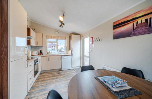 2 Bed Cabin - Sleeps 4 - Pets - 5 min to Beach - Foto 15