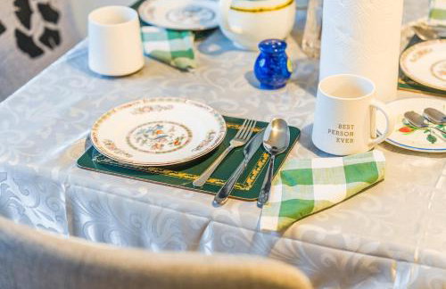 #99 Quirky and Stylish 3-Bedroom - Close to Drayton Manor Theme Park - Sleeps 6 - "Perfect for contractors and Families - Free parking" - Photo 33