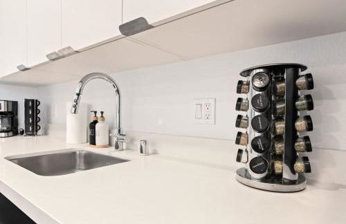 Spacious 1-Bedroom Gem with Downtown LA Views - Foto 12