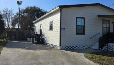 Modern B&W Coastal Retreat 2BR 2BA and Laundry - Foto 2