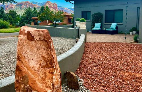 Sedona Uptown Gem!Large yard w grass and shade trees! Views!! NEW! BARREL SAUNA!!! Close to trails, walk to Uptown Sedona, restaurants and shopping - Foto 3