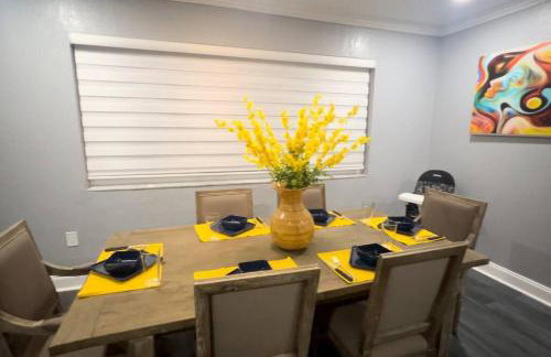 King Bed, 3 miles to Stadium - Foto 4