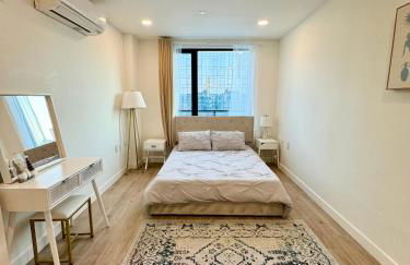 Peaceful Quiet Spacious New Modern Penthouse 3-Bedroom Apartment with a Balcony - Foto 4