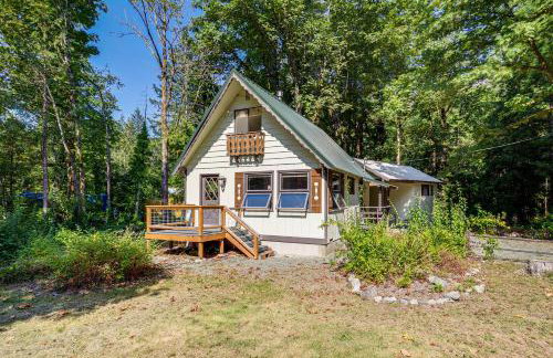 Walk to Skykomish River: Wooded Escape w/ Fire Pit - Foto 1