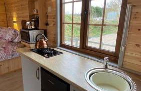 Beautiful Wooden tiny house, Glamping cabin with hot tub 2 - Foto 23