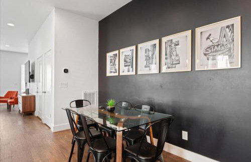 Nash House & Bars of Broadway with Patio Bar and Views! 8min Downtown! Sleeps 12! - Foto 27