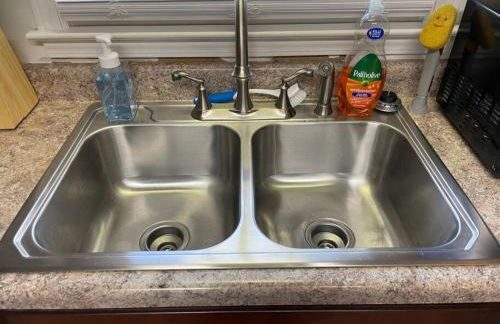 NEW King Beds, 86 inch RokuTV, and Massage at the Comfort Haven - Foto 20