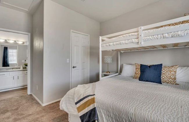 Welcoming 2BR Pool Gym Near Hill AFB Lagoon - Foto 19