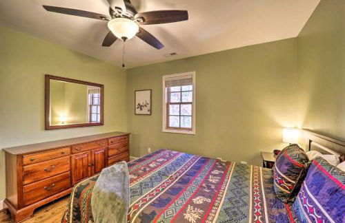 10 Mi to Sugar Mountain! Cabin with Lake Access - Foto 7