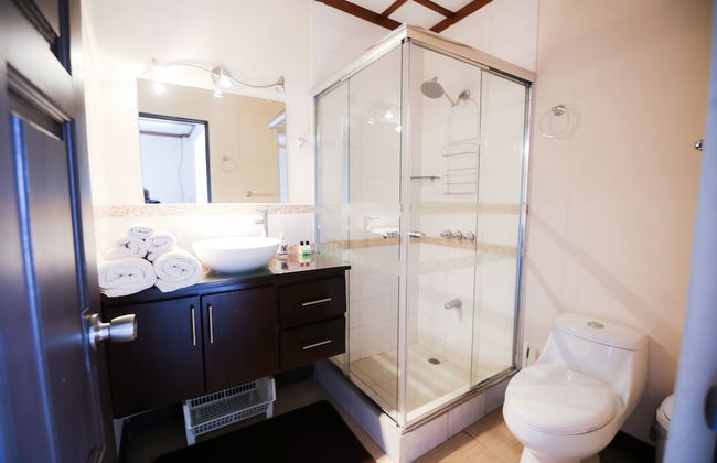 Large And Cosy Apartment With Private Garden - Photo 15