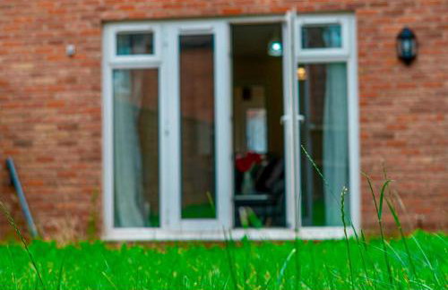 Cosy Home-Sleeps 5- Private Garden- Free Parking - Foto 26