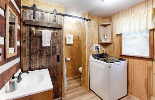 2 Bed 2 Bath Vacation home in Whittier II - Photo 14