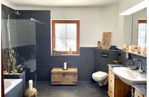 Premium Gruppenunterkunft fuer bis zu 25 Gaeste im Garten mit Badefass - Foto 5