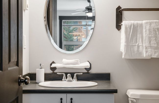 LARGE 3-Br 3-Ba | Ski In/Out | Pool & Hot Tubs | Central Upper Village Location - Photo 11