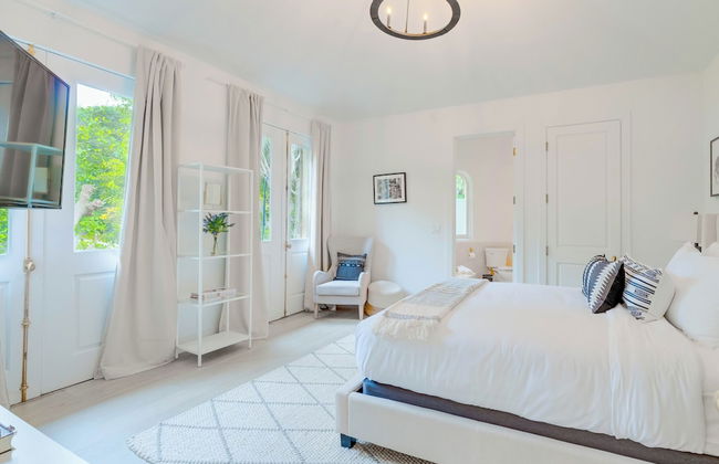 Carolwood - Modern Tuscan Villa With Rolling Lawns and Loggia in Holmby Hills - Photo 13