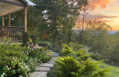 Mountain Over Main Street 5 Min. to Downtown Weaverville, Fire Pit & Views! - Foto 12