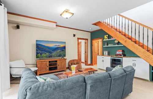 Gorgeous 5 Bdr with Hot Tub - Walk to Holi-Mont! - Foto 6