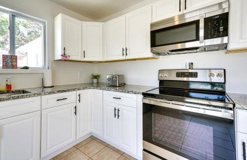 Charming Beach Haven West Home 1 Mi to Beach! - Foto 12