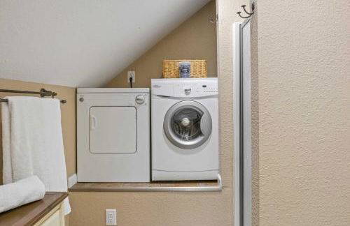 Beautiful Lake Front Home with Private Dock In Lick Branch Cove - Foto 33